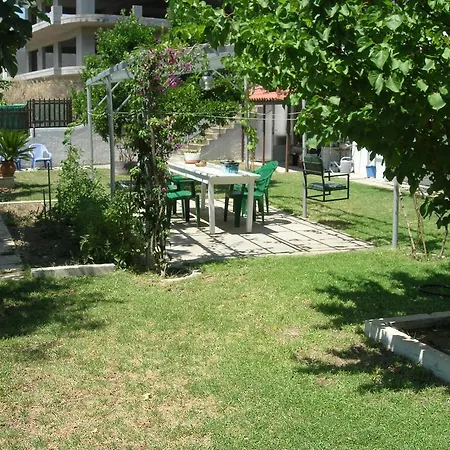 Next To The Sea In Poseidonia * Posidhonía
