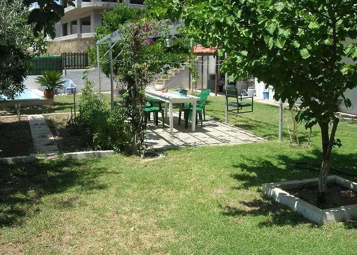 Next To The Sea In Poseidonia * Posidhonía